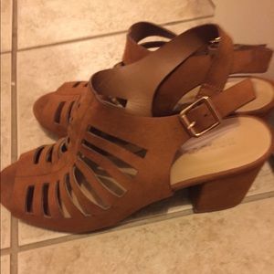 Bamboo chunky heeled shoes